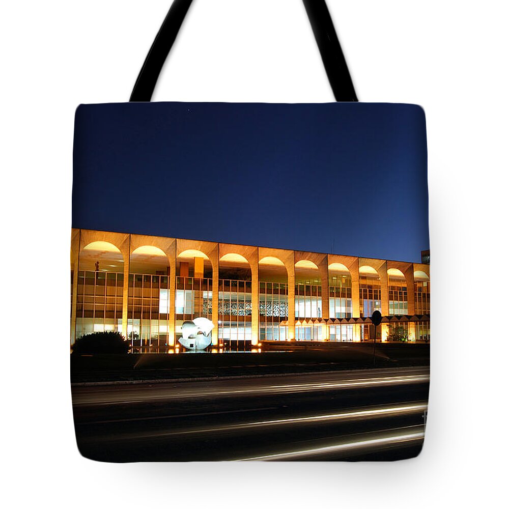 Brasil Tote Bag featuring the photograph Brasilia - Palacio Itamaraty by Carlos Alkmin