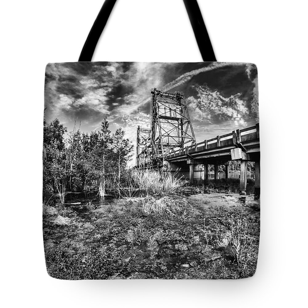 East Pearl River Tote Bag featuring the photograph Bridge Life 2 by Raul Rodriguez