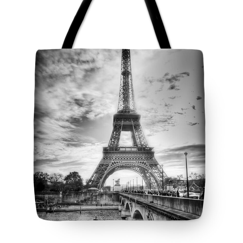 Europe Tote Bag featuring the photograph Bridge to the Eiffel Tower by John Wadleigh
