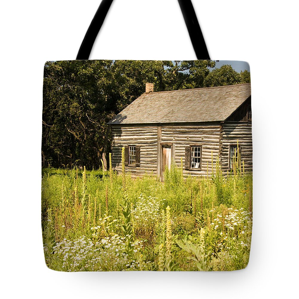 Cabin Tote Bag featuring the photograph Cabin in the Prairie by Sue Leonard
