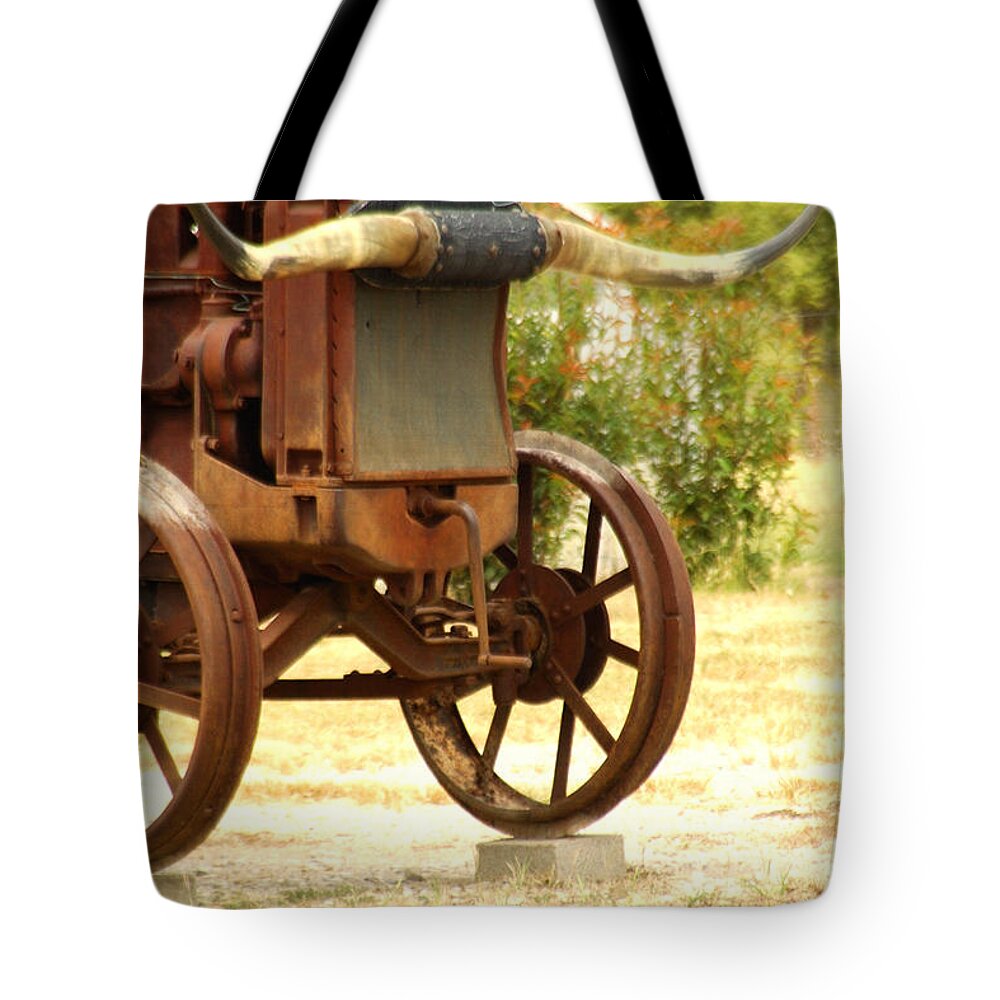 Texas Tote Bag featuring the photograph Case Longhorn 14389 by Jerry Sodorff