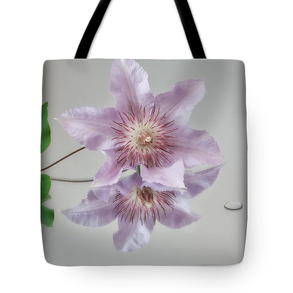 Clematis Tote Bag featuring the photograph Centre Stage by Shirley Mitchell