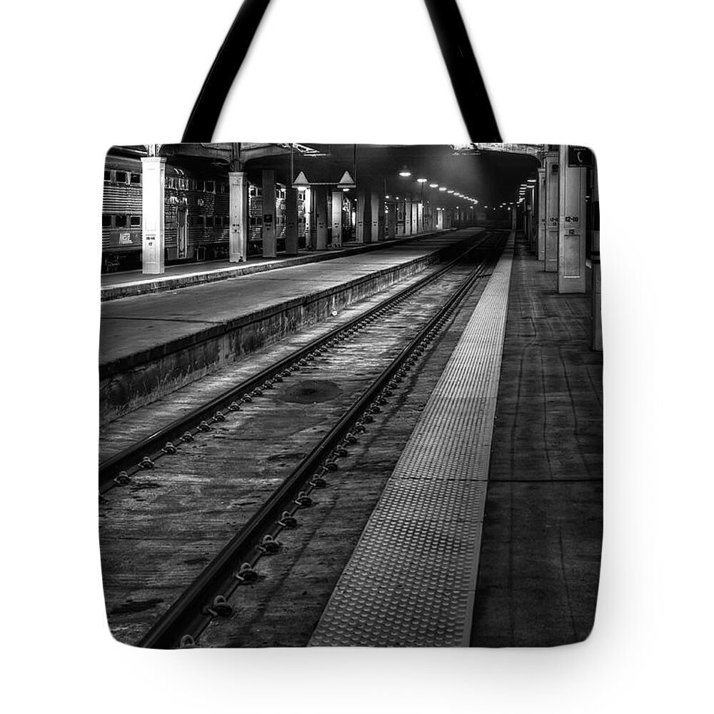 Union Tote Bag featuring the photograph Chicago Union Station by Scott Norris