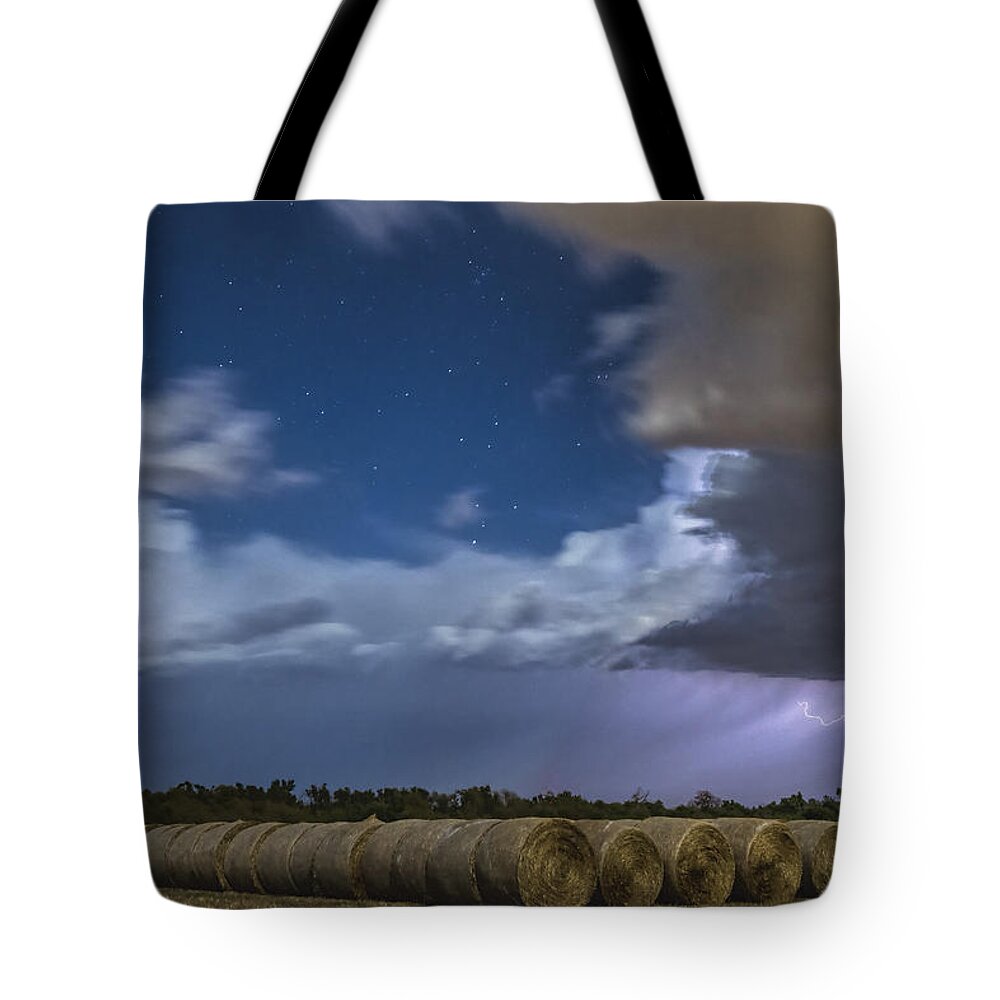 Kansas Tote Bag featuring the photograph Clearing storm by Rob Graham