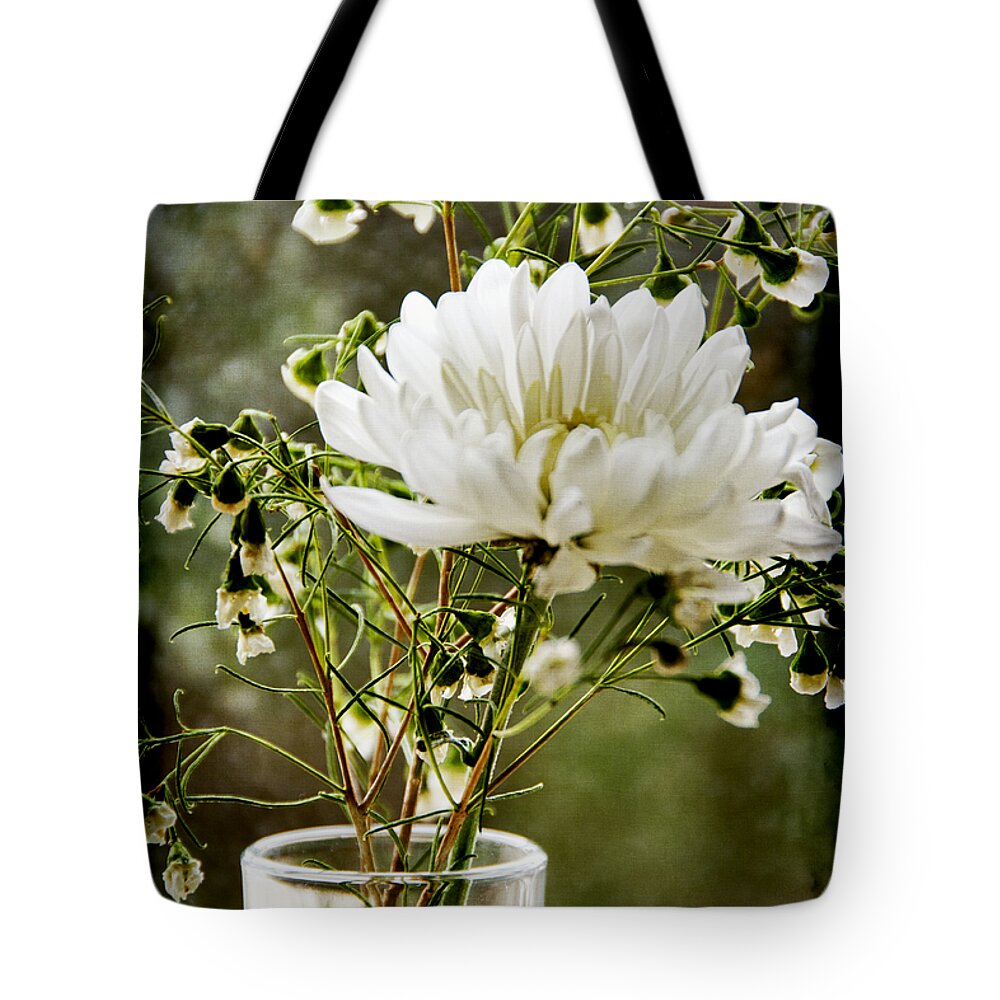 Daisy Tote Bag featuring the photograph Daisy Mum 3 by Angelina Tamez