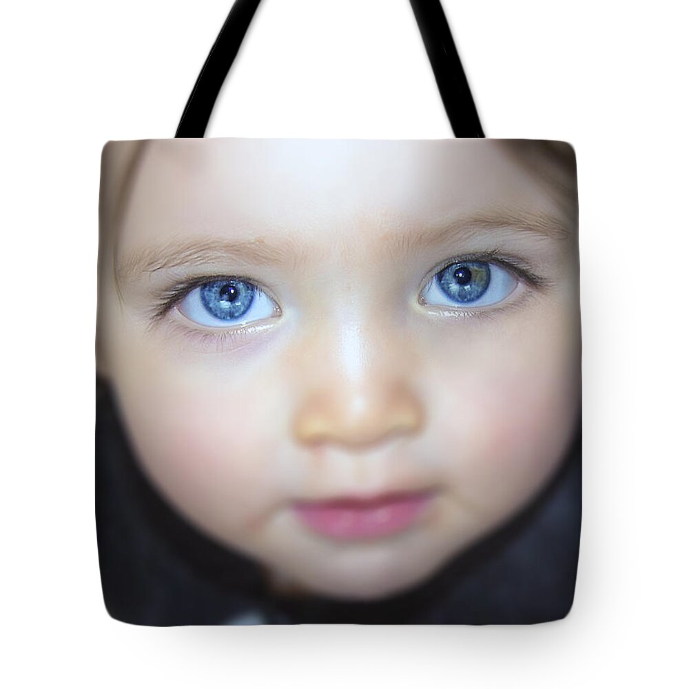2d Tote Bag featuring the photograph Dakota's Eyes by Brian Wallace
