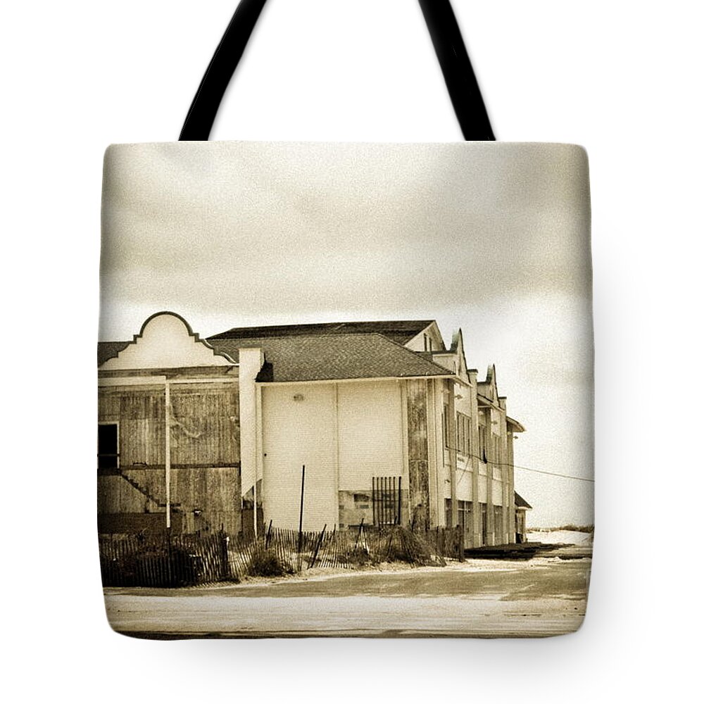 Building Tote Bag featuring the photograph Desolate by Colleen Kammerer