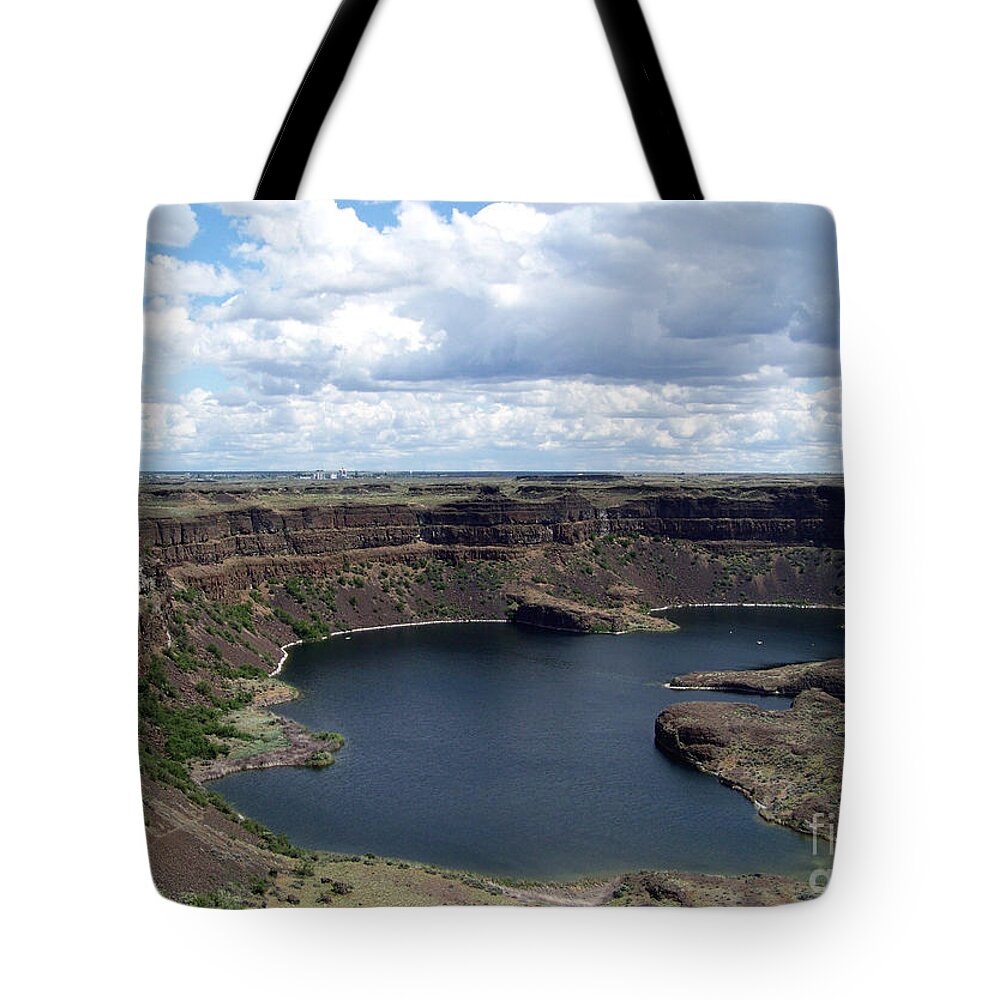 Dry Falls Tote Bag featuring the photograph Dry Falls Washington by Charles Robinson