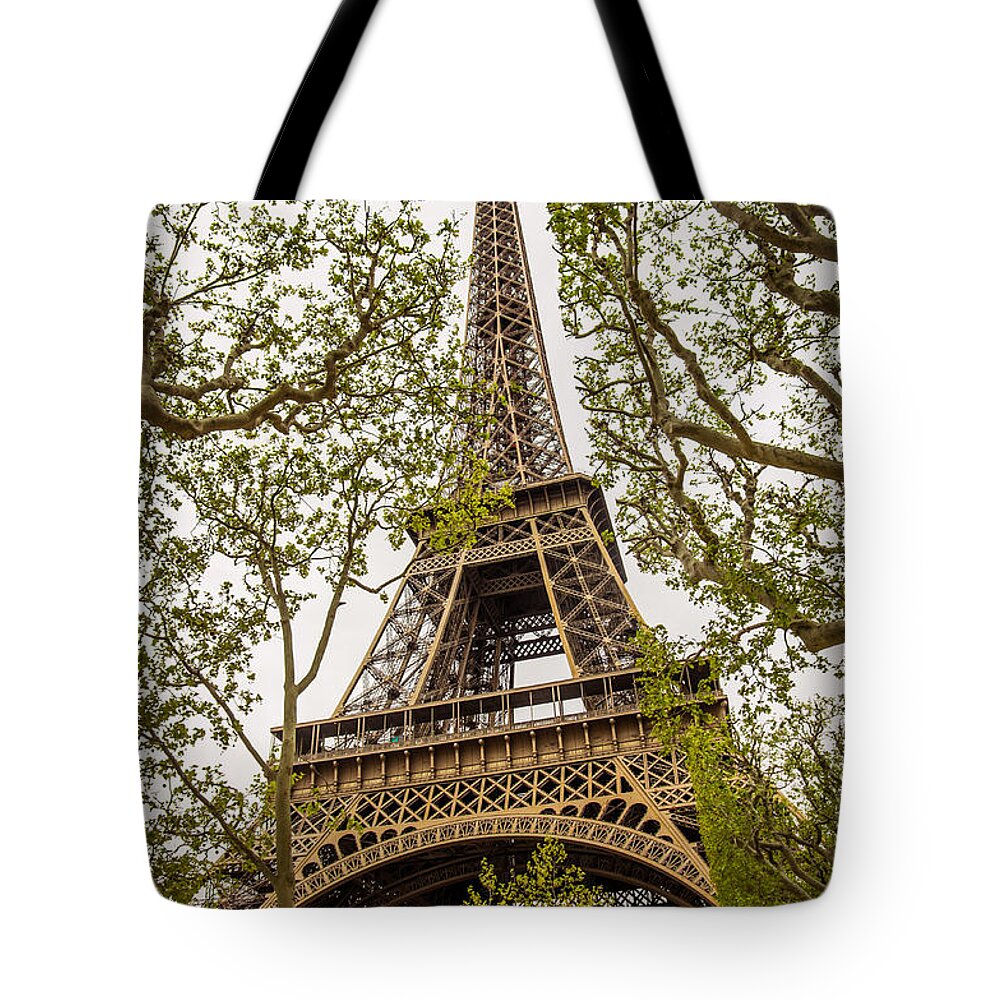 Architecture Tote Bag featuring the photograph Eiffel Tower by Carlos Caetano