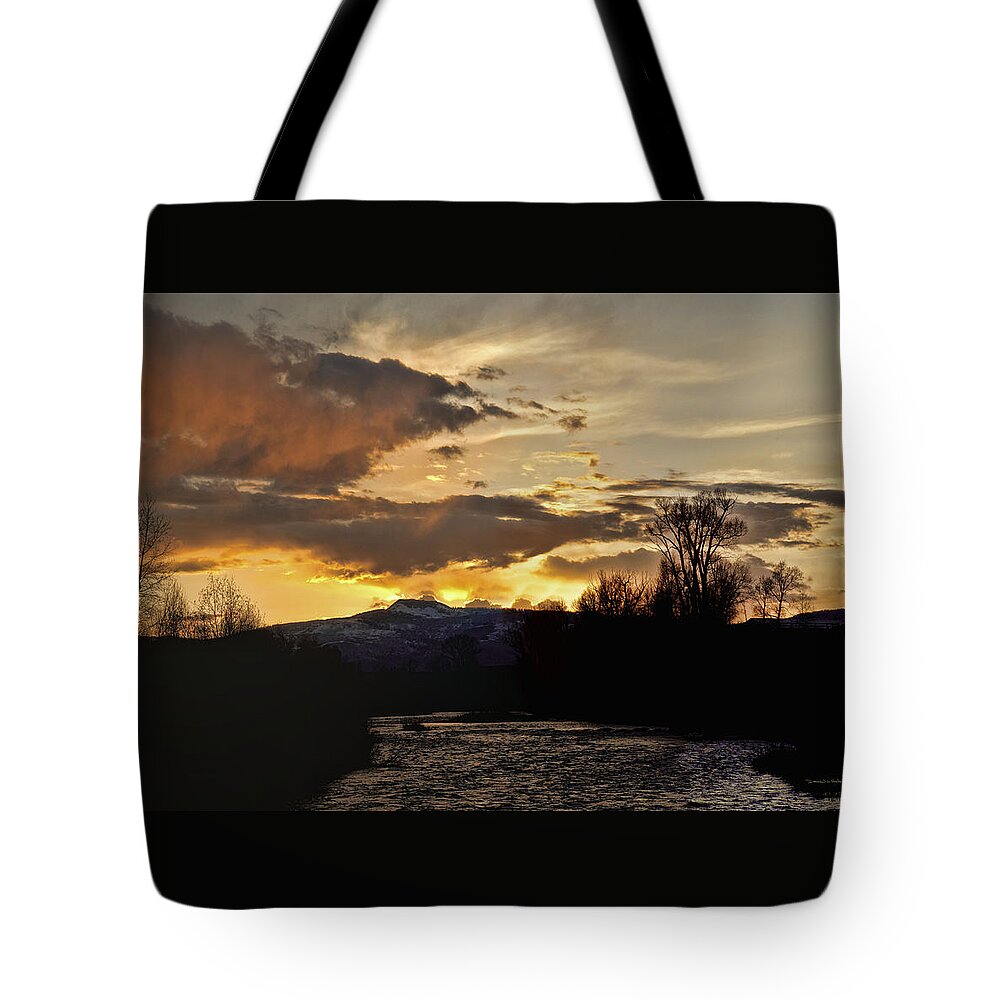  Tote Bag featuring the photograph Elk River n Pilots Nob Sunset Ver 2 by Daniel Hebard