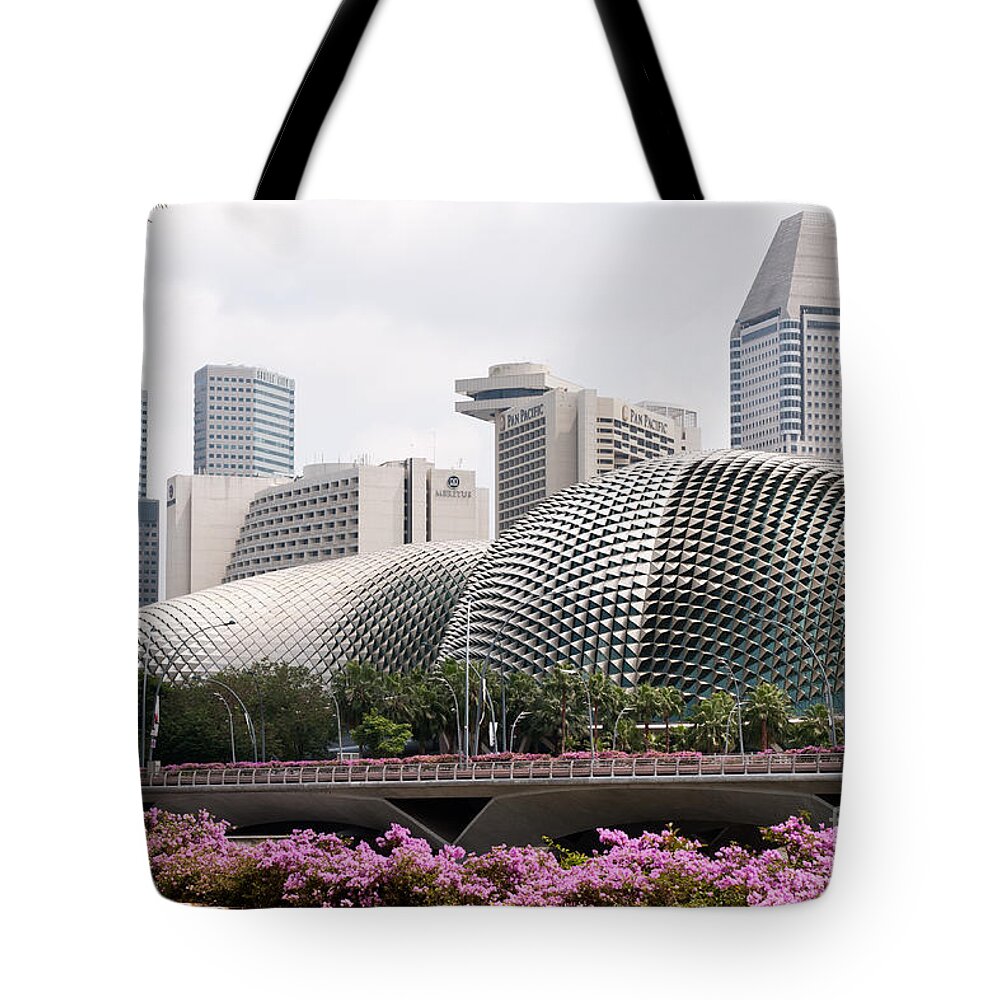 Singapore Tote Bag featuring the photograph Esplanade Theatres 01 by Rick Piper Photography