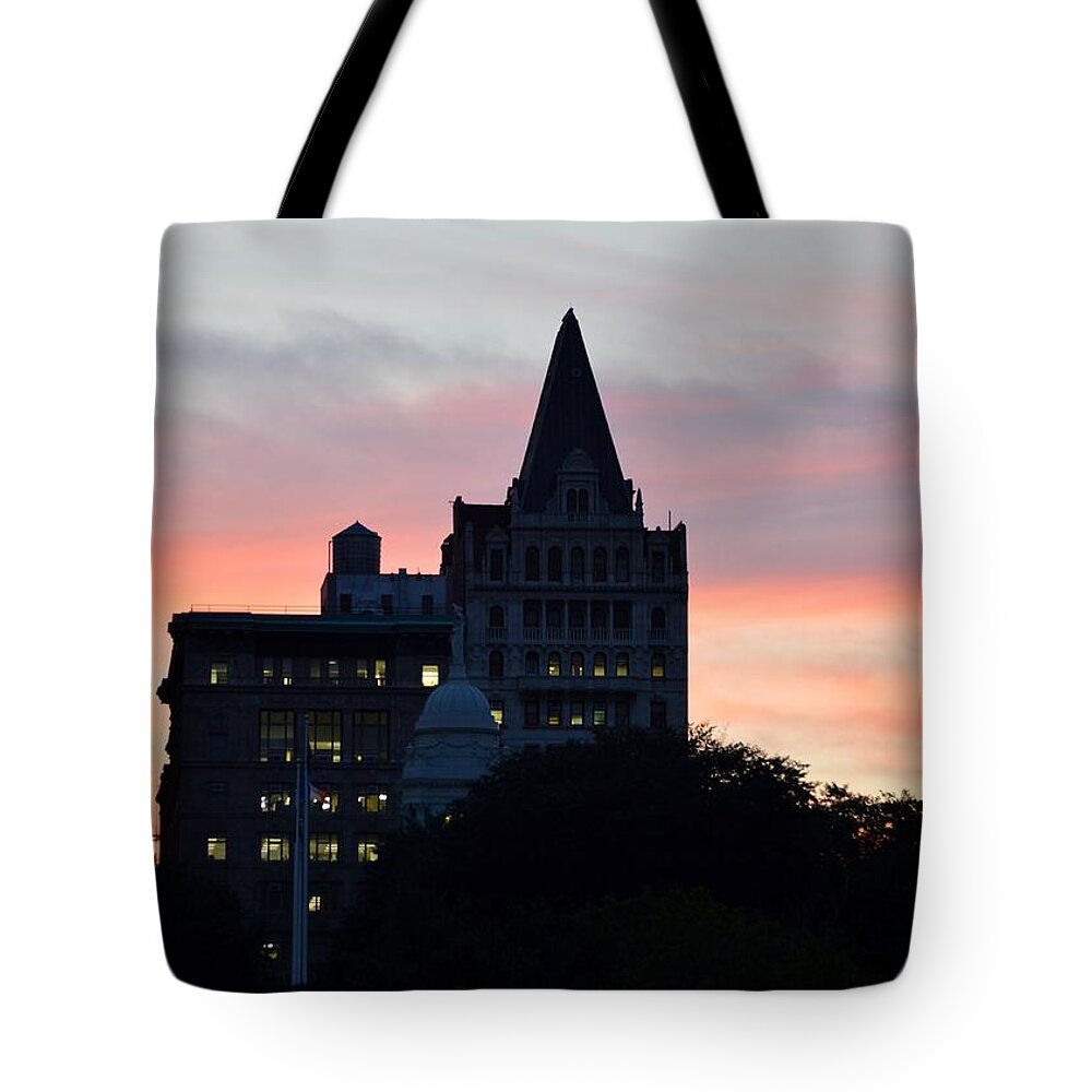 Evening Tote Bag featuring the photograph Evening in New York by Sonali Gangane
