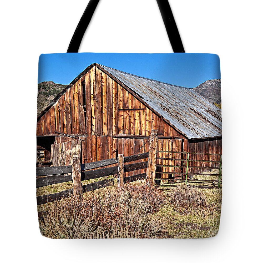 Range Barn Tote Bag featuring the photograph Fall Range Barn by L J Oakes