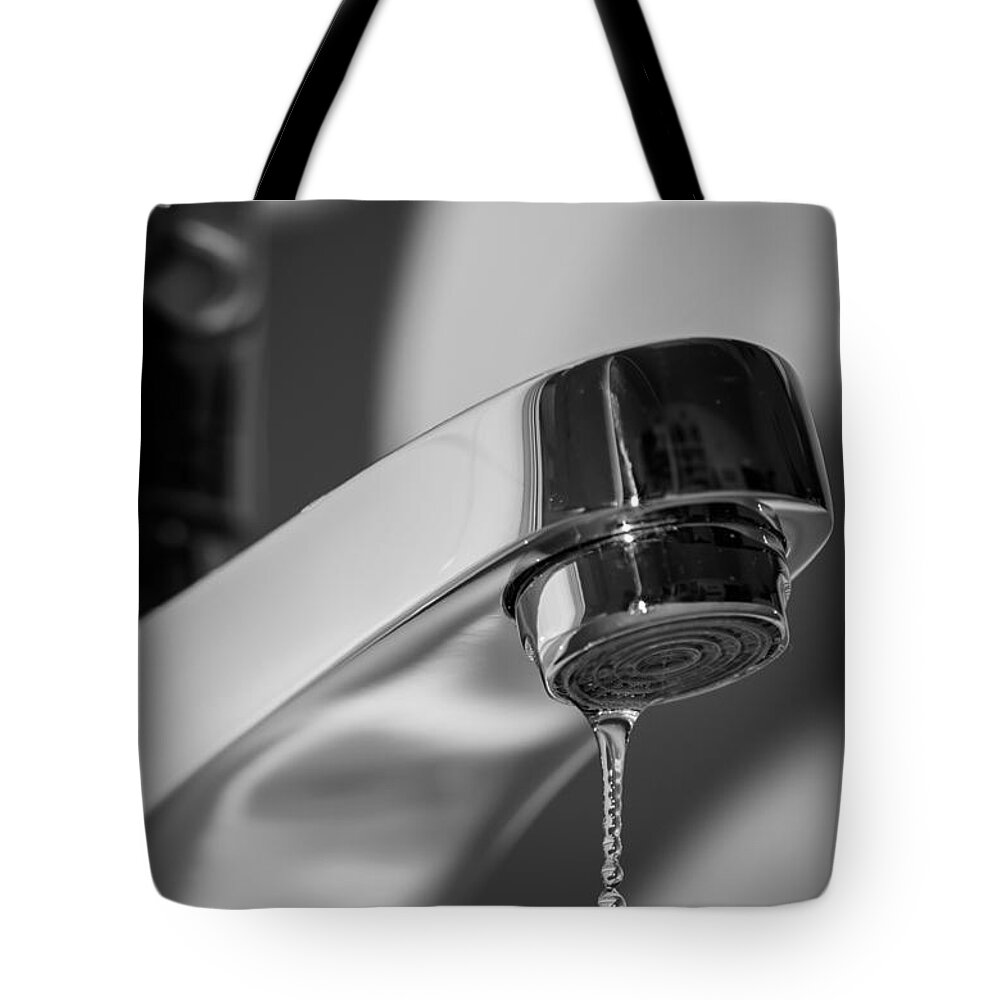 Water Tote Bag featuring the photograph Falling water drop by Andreas Berthold