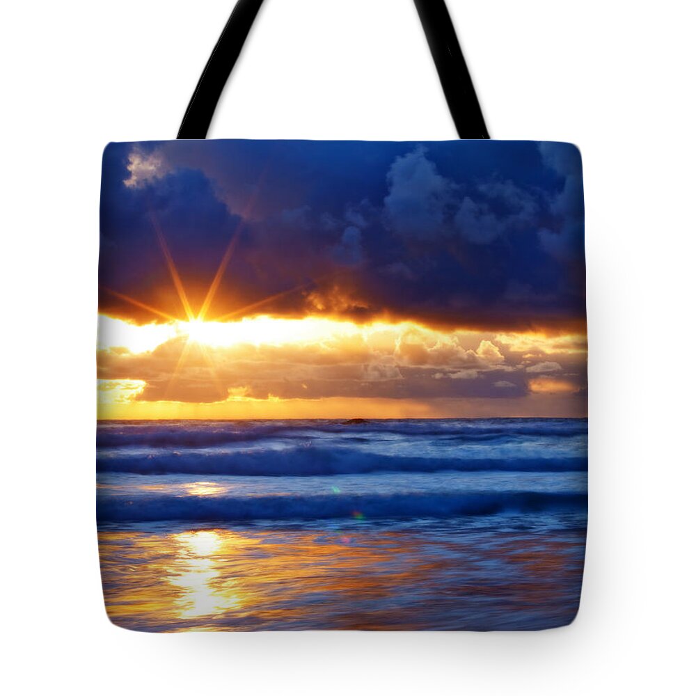 Sunset Tote Bag featuring the photograph Fire on the Horizon by Darren White