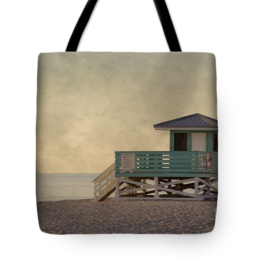 Florida Tote Bag featuring the photograph Florida Hut by Karin Pinkham