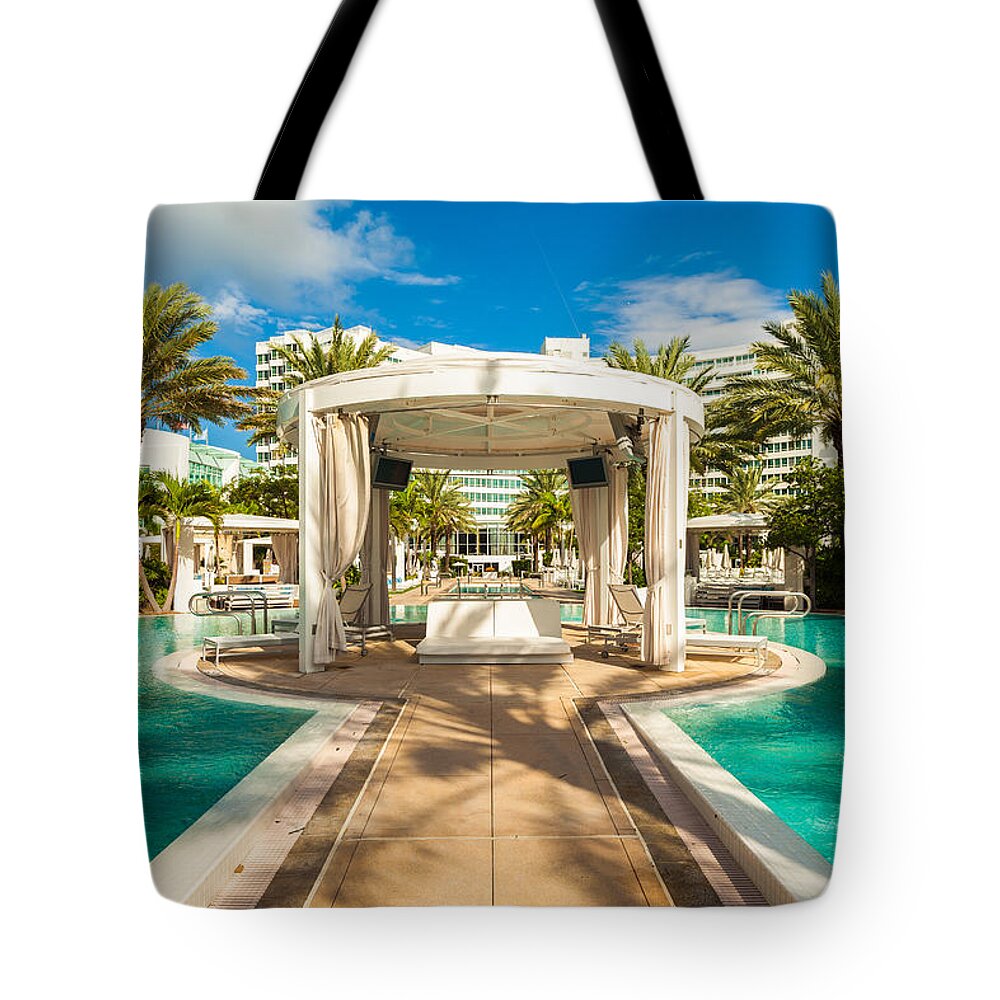 Architecture Tote Bag featuring the photograph Fontainebleau Hotel by Raul Rodriguez