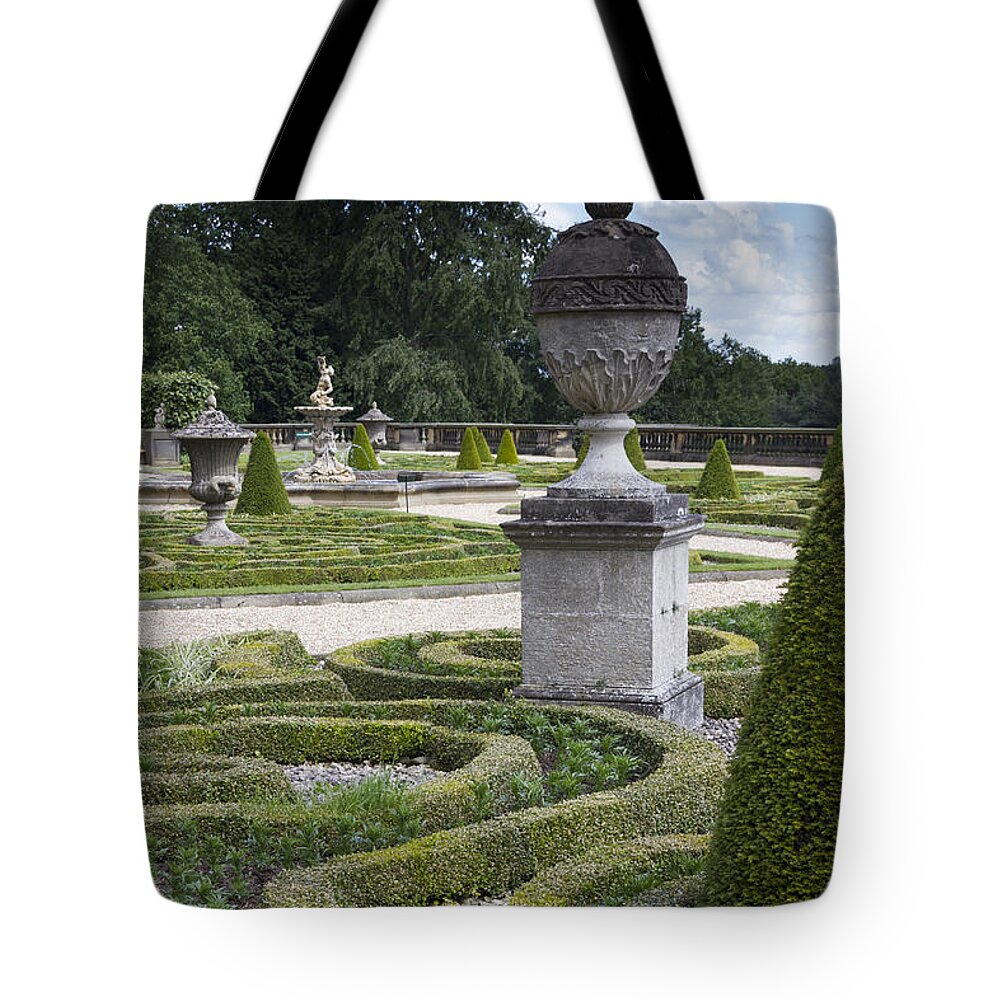Garden Tote Bag featuring the photograph Formal gardens - 8 by Chris Smith