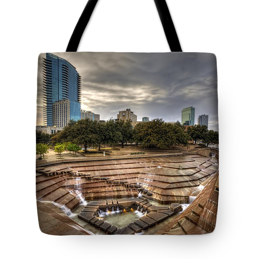 Fort Worth Water Garden Tote Bag featuring the photograph Fort Worth Water Garden by Jonathan Davison