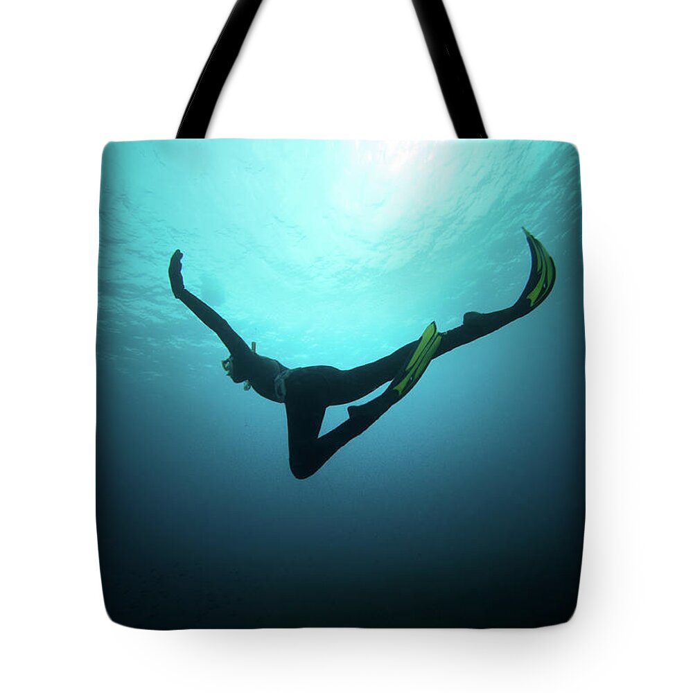 Expertise Tote Bag featuring the photograph Free Diver by William Rhamey - Azur Diving
