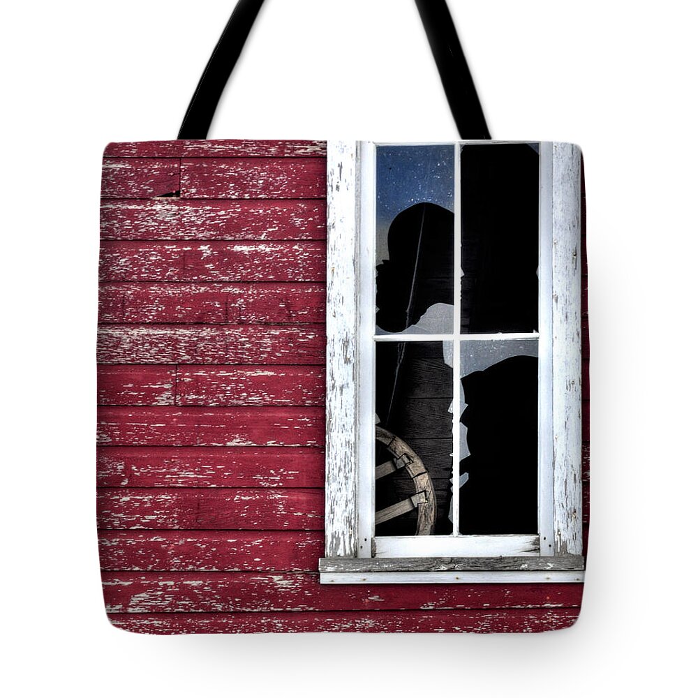 Window Tote Bag featuring the photograph Ft Collins Barn Window 13568 by Jerry Sodorff