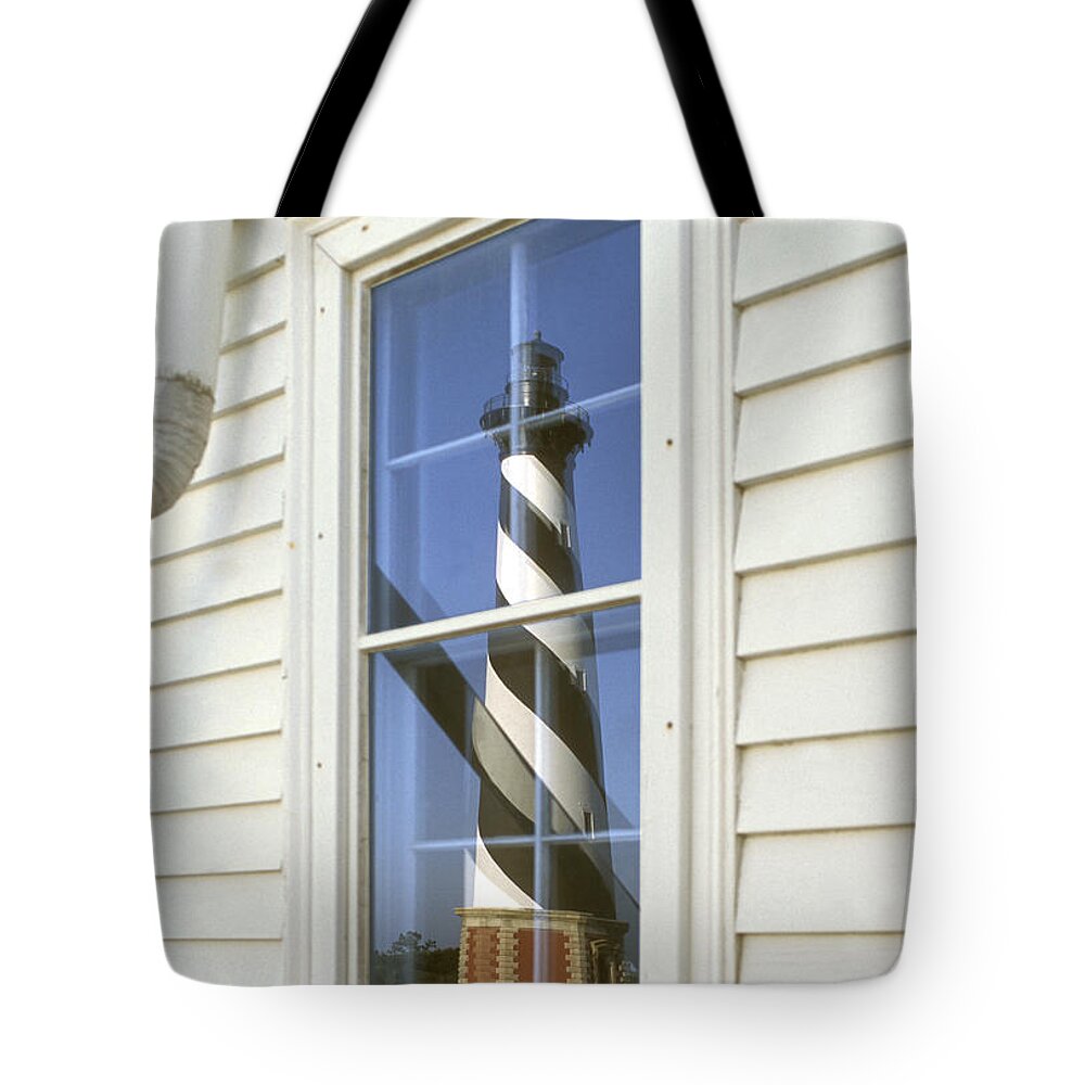 Cape Hatteras Lighthouse Tote Bag featuring the photograph Cape Hatteras Lighthouse 2 by Mike McGlothlen