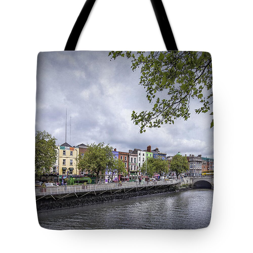 Dublin Tote Bag featuring the photograph Hello Dublin by Evelina Kremsdorf