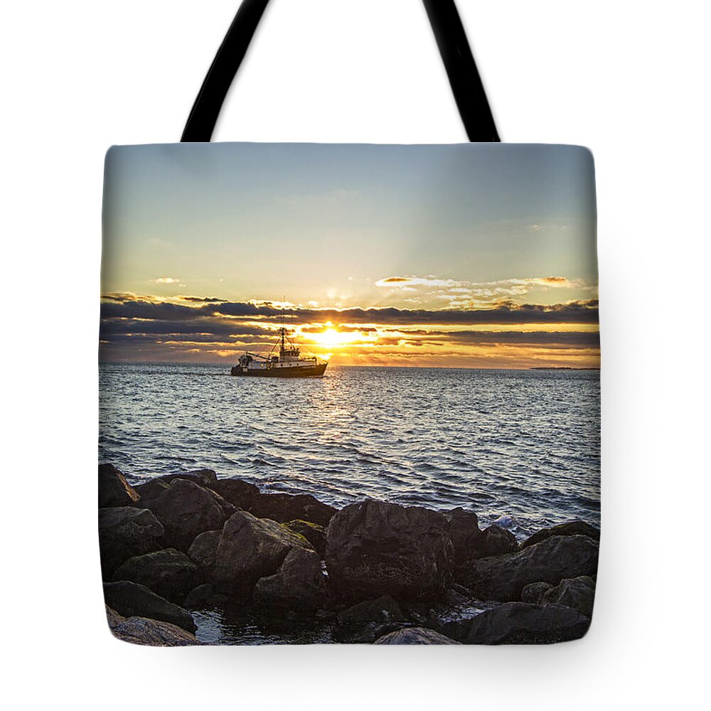 Shinnecock Tote Bag featuring the photograph Homeport Shinnecock by Robert Seifert