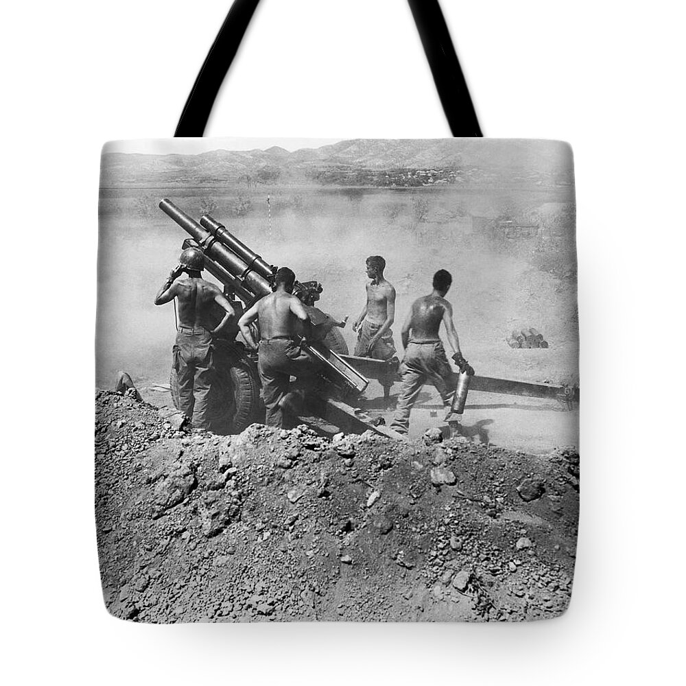 1940s Tote Bag featuring the photograph Howitzer Shelling In Korea by Underwood Archives