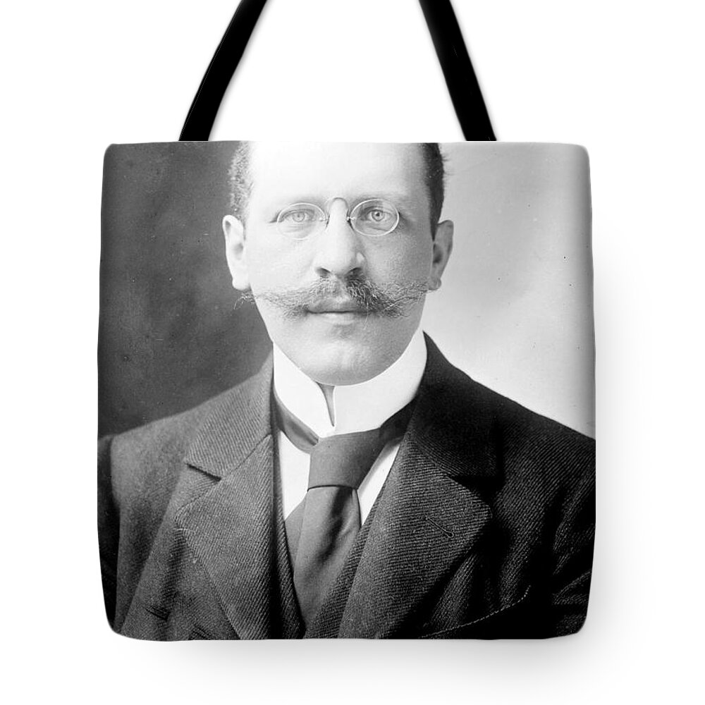 History Tote Bag featuring the photograph Hugo Munsterberg by Science Source LOC
