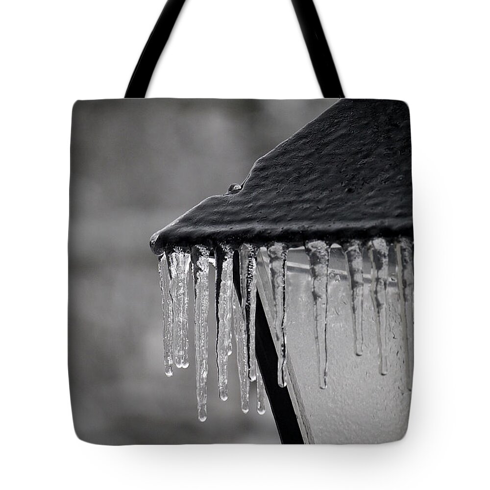 Icicle Tote Bag featuring the photograph Icicles - Lamp Post 2 by Richard Reeve
