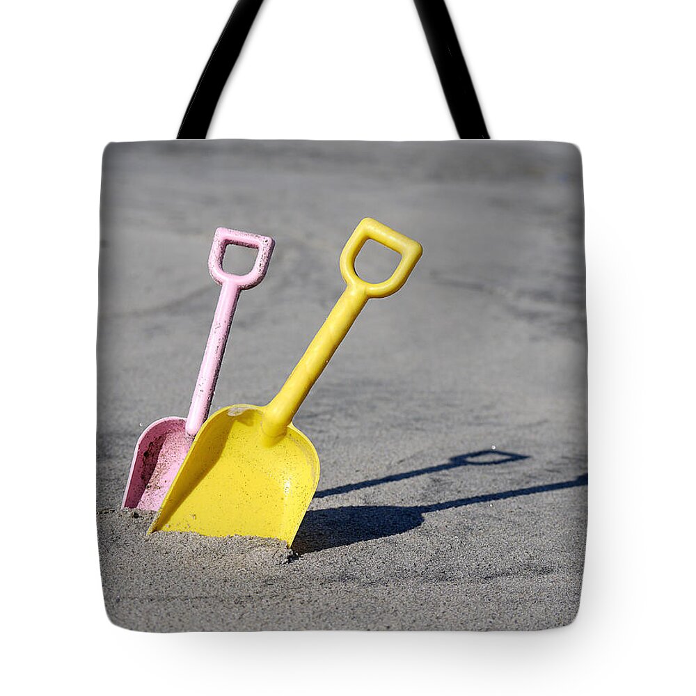 Richard Reeve Tote Bag featuring the photograph Just Diggin the Beach by Richard Reeve