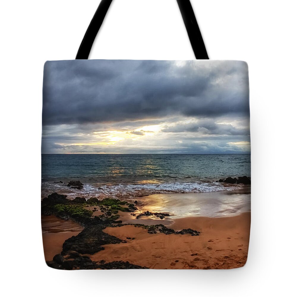 Hawaii Tote Bag featuring the photograph Keawakapu Sunset by Lars Lentz