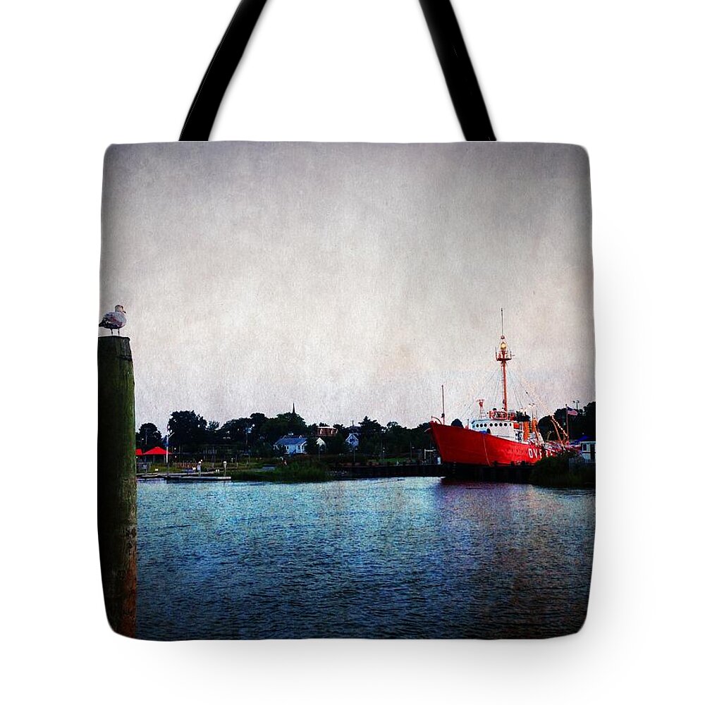 Overfalls Tote Bag featuring the photograph Lewes - Overfalls Lightship 2 by Richard Reeve