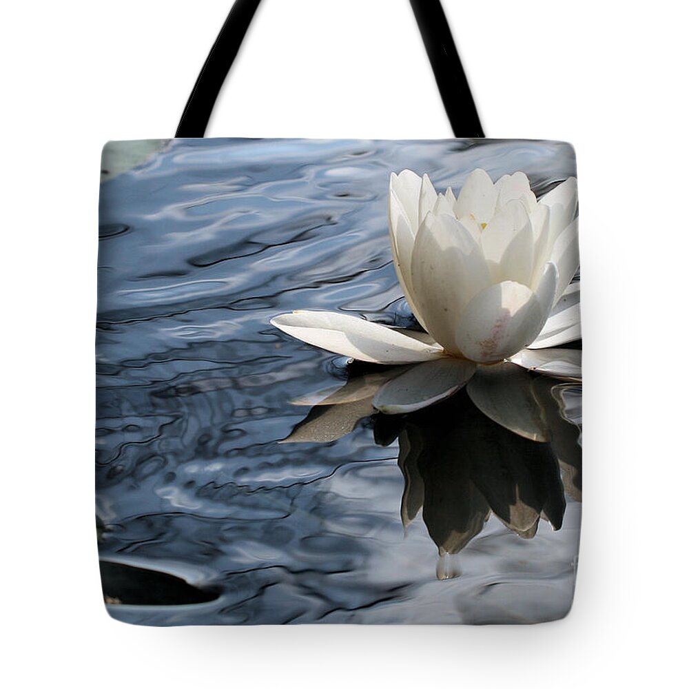 Lilly Tote Bag featuring the photograph Lilly Pad Ripples by Stan Reckard