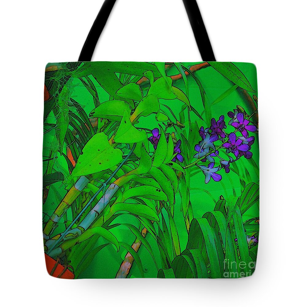 Cincinnati Tote Bag featuring the photograph Living Wall Art by Beverly Shelby