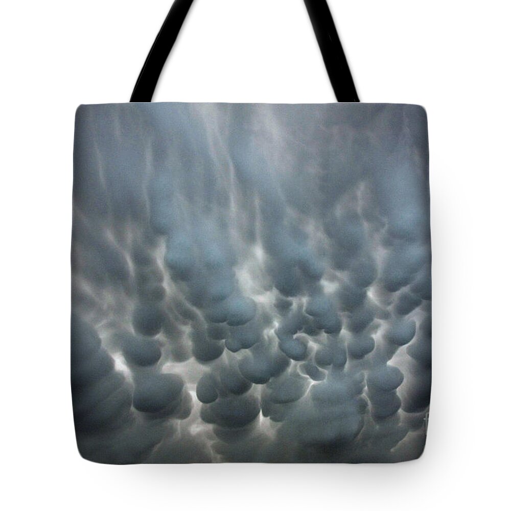 Cloud Tote Bag featuring the photograph Mammatus Clouds by Tom Fleming