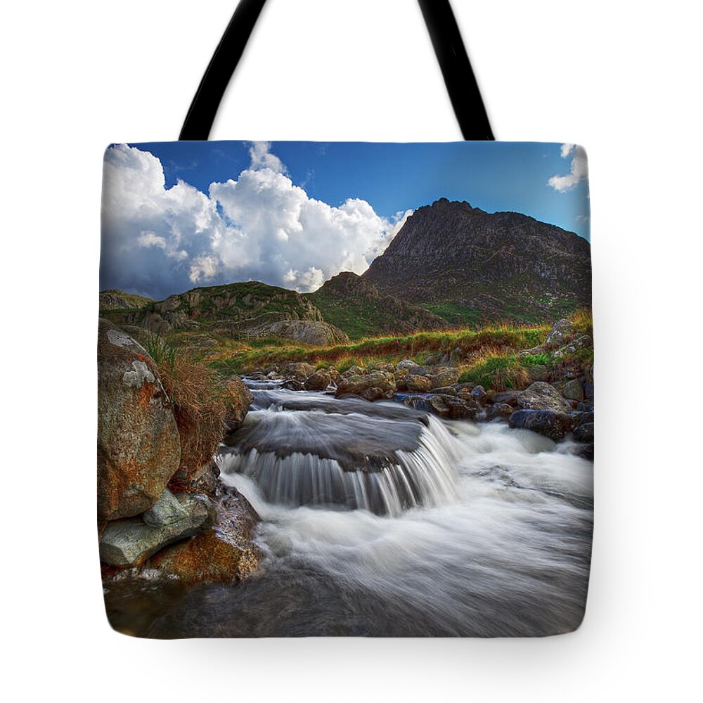Tryfan Tote Bag featuring the photograph Mighty Tryfan by B Cash
