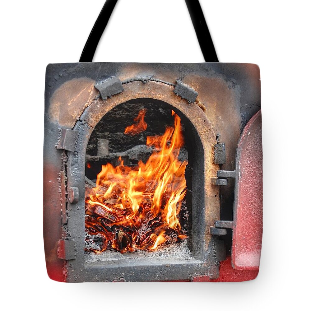 China Tote Bag featuring the photograph Money 2 Burn by Bill Hamilton