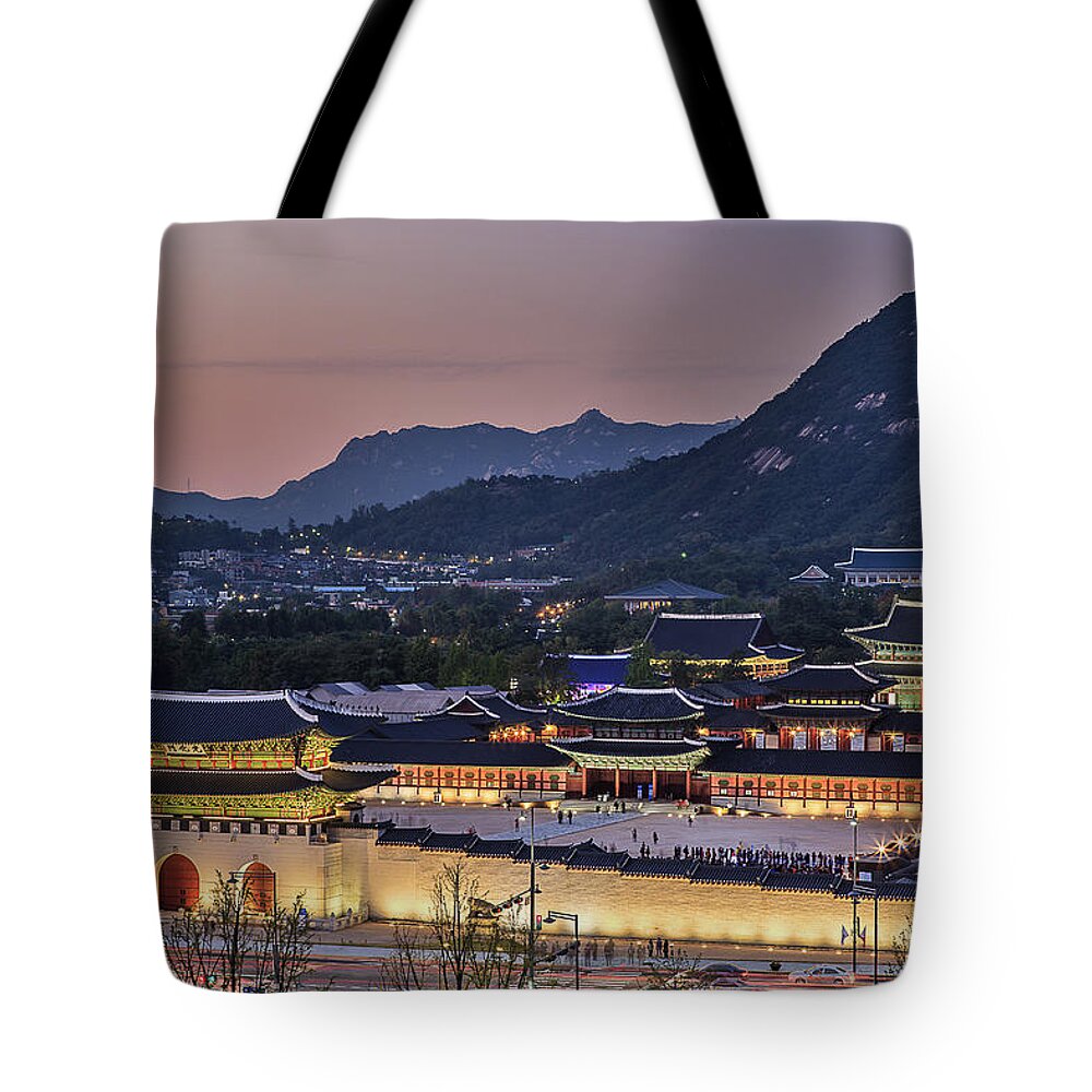 Arch Tote Bag featuring the photograph Nightscape Of Gyeongbokgung Palace by Sungjin Kim