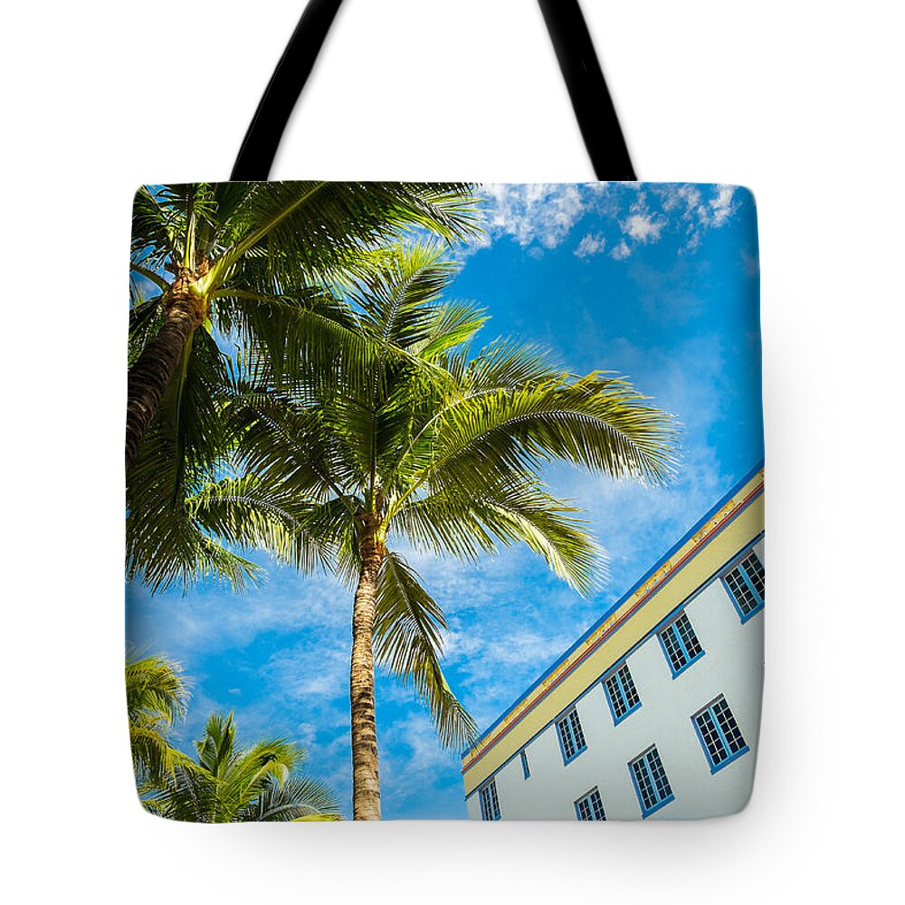 Architecture Tote Bag featuring the photograph Ocean Drive by Raul Rodriguez