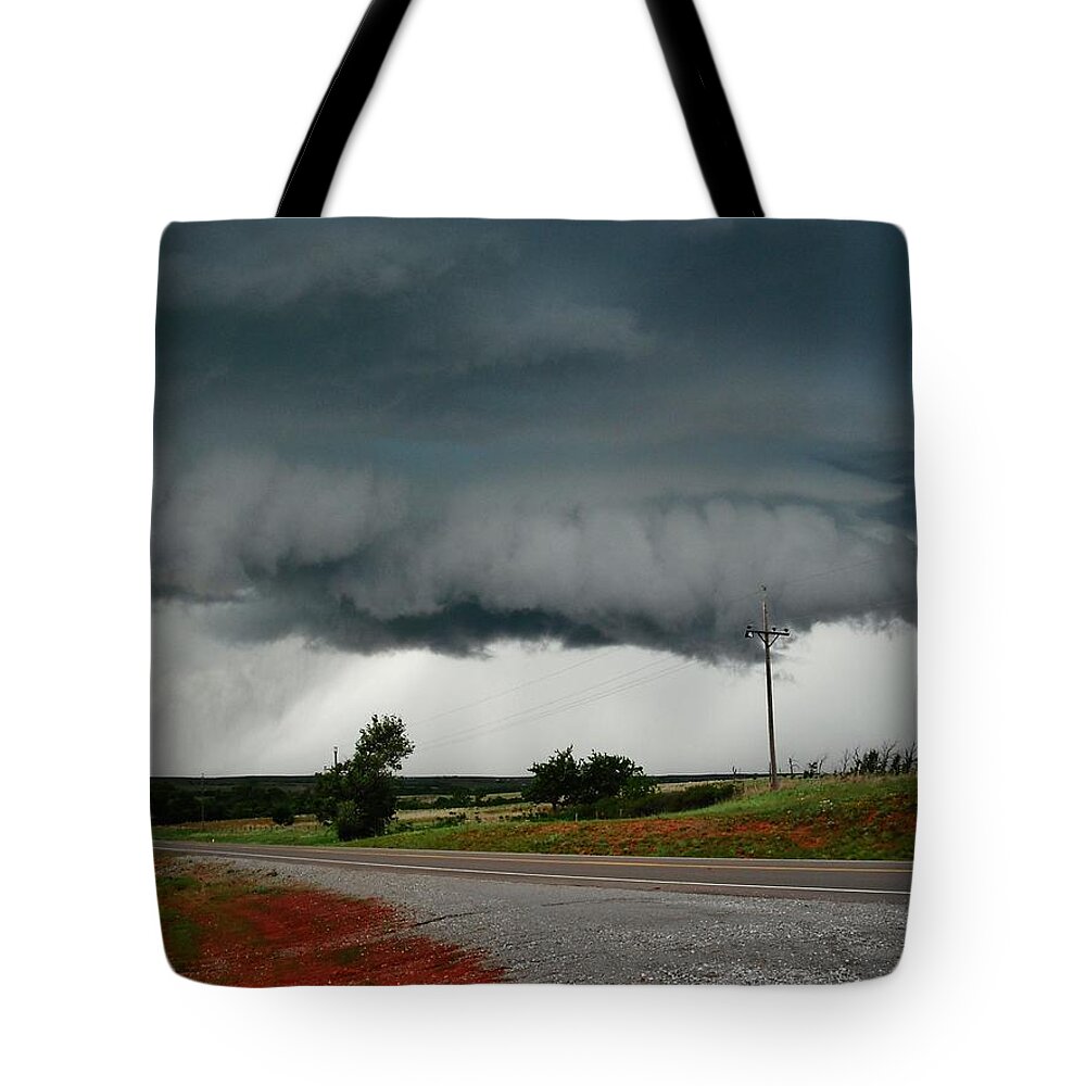Wall Cloud Tote Bag featuring the photograph Oklahoma Wall Cloud by Ed Sweeney