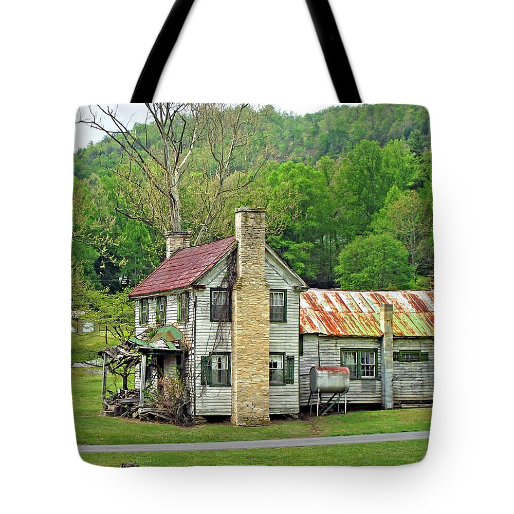 Duane Mccullough Tote Bag featuring the photograph Old House in Penrose NC by Duane McCullough