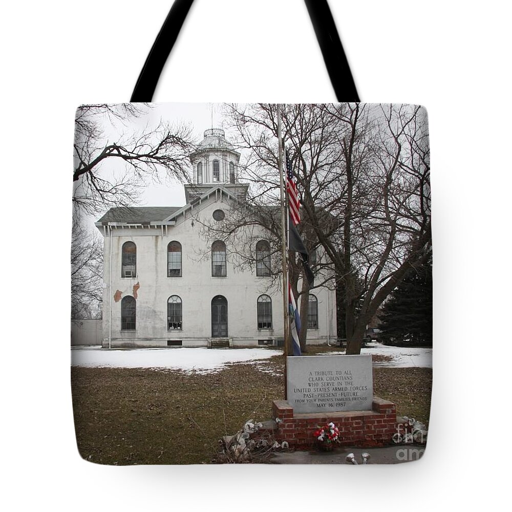 Courthouse Tote Bag featuring the photograph Old Kahoka Courthouse by Kathryn Cornett