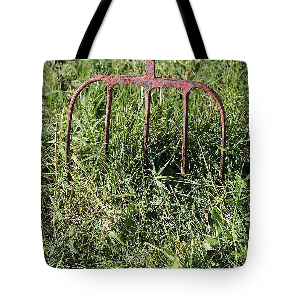 Pitch Fork Tote Bag featuring the photograph Old Pitch Fork by Ann E Robson