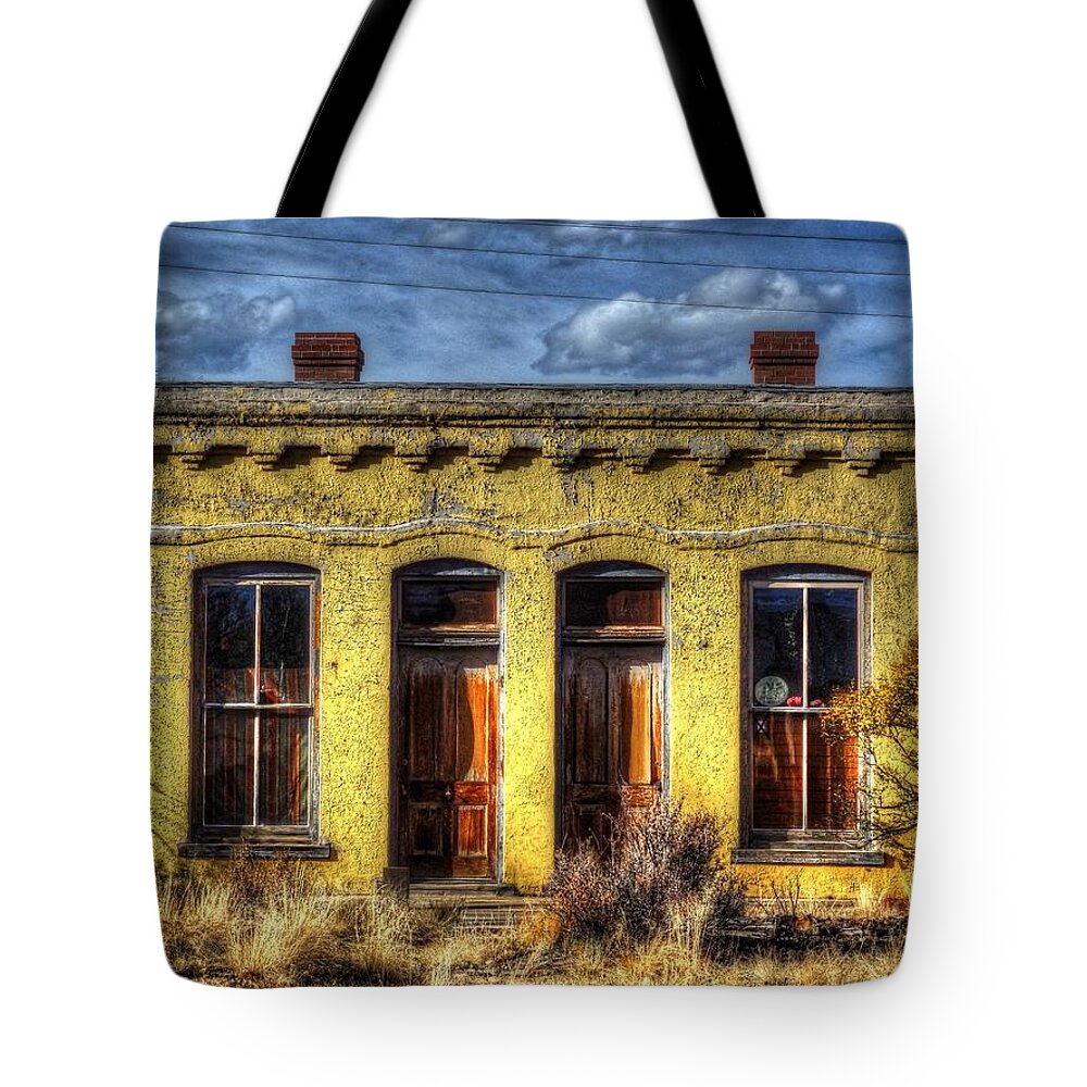 Autumn Tote Bag featuring the photograph Old Yellow House in Buena Vista by Lanita Williams