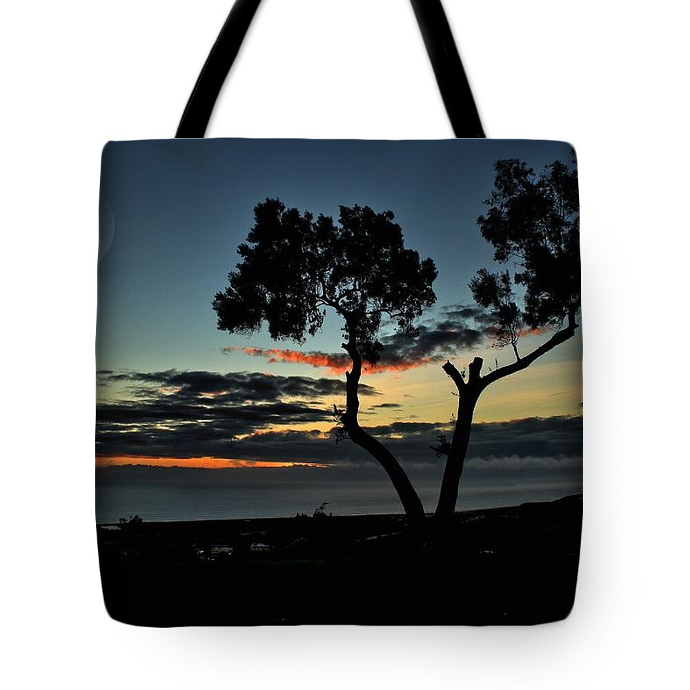 Ventura Tote Bag featuring the photograph Pacific Evening by Michael Gordon