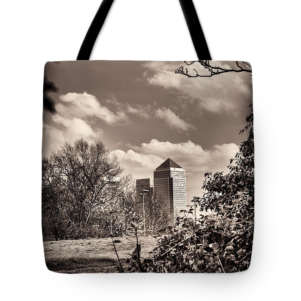Mile End Park Tote Bag featuring the photograph Peaking through the bushes by Lenny Carter
