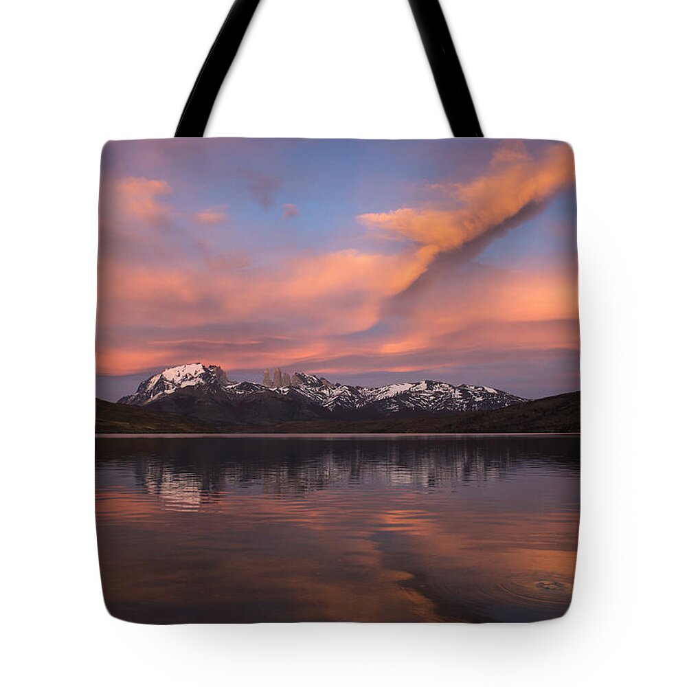Pete Oxford Tote Bag featuring the photograph Pehoe Lake At Sunset Paine Massif by Pete Oxford
