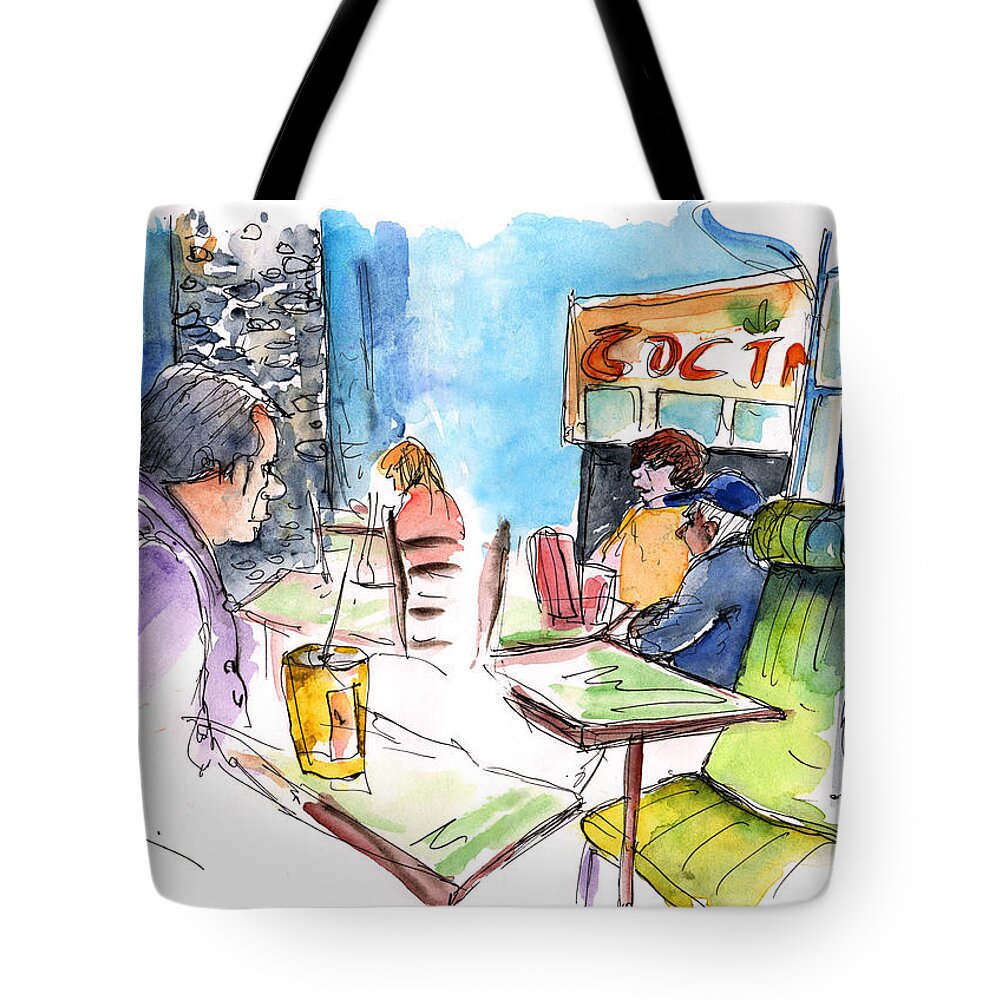 Travel Tote Bag featuring the painting People at Nashville Cool Springs Galleria 02 by Miki De Goodaboom